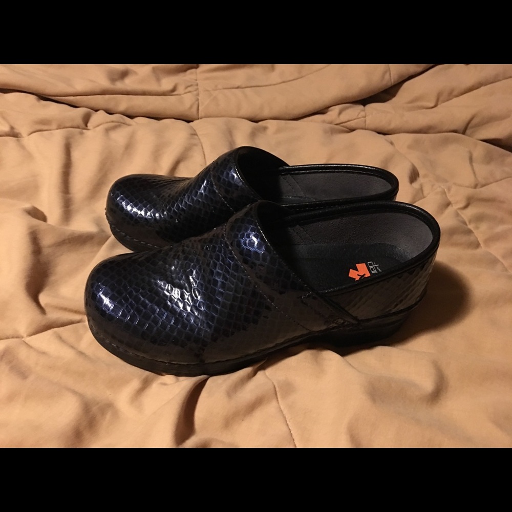 Dansko size 37